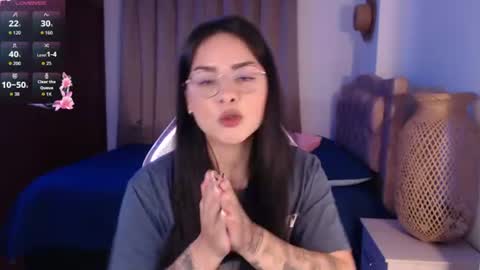Snapshot of missmariana_ chatting on June 18, 12:00 am missmariana_ online show from June 18, 12:00 am