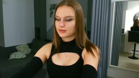 Snapshot of missmariat chatting on December 2, 5:59 pm OneGoddess online show from December 2, 5:59 pm