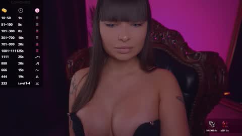 Snapshot of missmerciless chatting on October 28, 7:01 am LUXXANDRA online show from October 28, 7:01 am