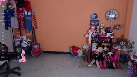 Snapshot of missmia2 chatting on December 14, 11:45 pm Miss Mia online show from December 14, 11:45 pm