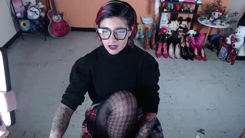 Snapshot of missmia2 chatting on December 18, 3:00 pm Miss Mia online show from December 18, 3:00 pm