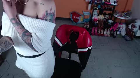 Snapshot of missmia2 chatting on January 23, 1:02 pm Miss Mia online show from January 23, 1:02 pm