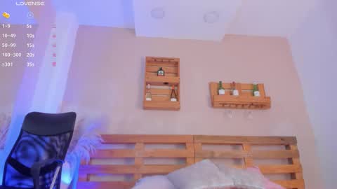 Mia  online show from November 10, 11:53 am