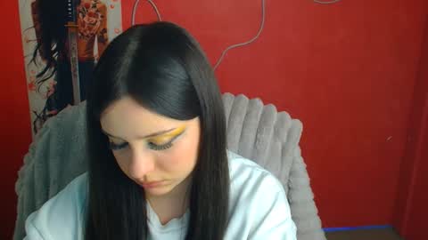 Mia online show from May 4, 11:28 am