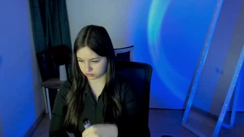 Mia online show from May 11, 2:45 pm