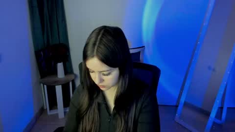 Mia online show from May 11, 4:04 pm