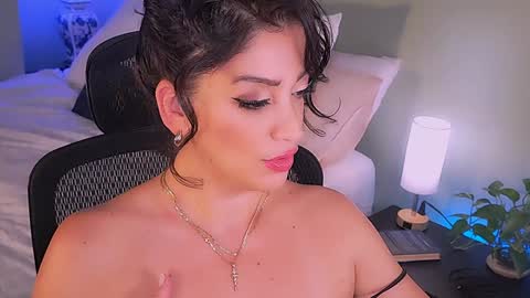 Snapshot of missmina chatting on October 30, 2:24 am Mina online show from October 30, 2:24 am