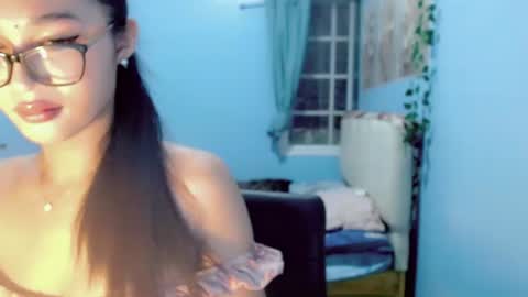 missminervaa online show from March 12, 3:29 pm