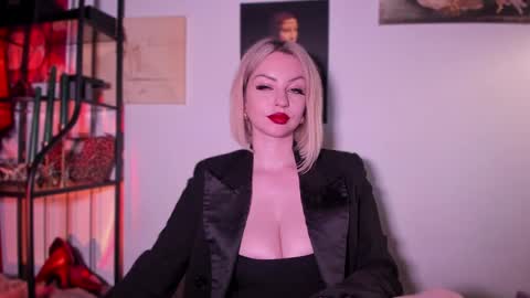   online show from February 8, 3:10 pm