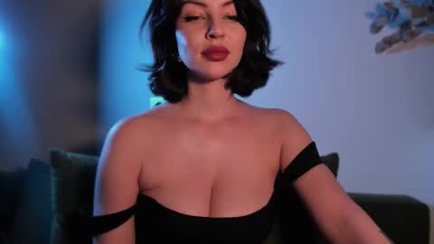   online show from October 18, 12:50 pm