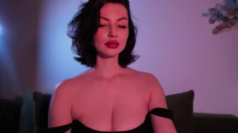   online show from October 19, 9:43 am