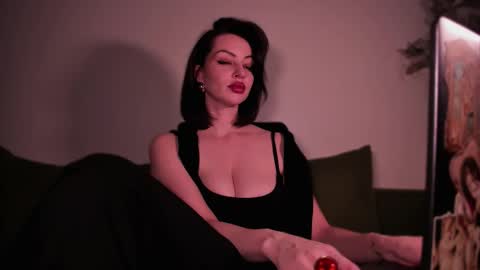   online show from November 3, 7:59 pm