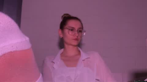 missmiroslava online show from May 7, 6:35 pm