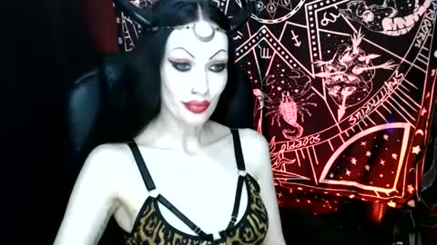 MissMoonDoll online show from January 2, 4:30 am