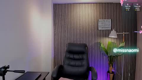 Naomi online show from October 1, 5:30 pm