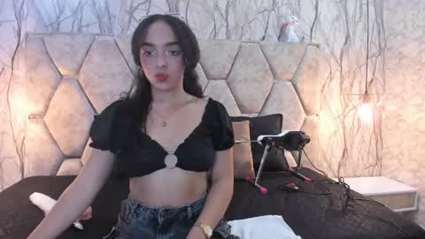 Snapshot of missperfectass_ chatting on January 5, 5:41 pm Sara online show from January 5, 5:41 pm