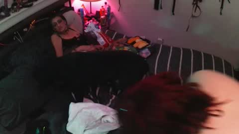 Bella online show from April 22, 2:29 pm