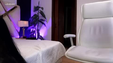Fernanda Davila online show from May 20, 11:11 pm