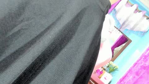 missvalentine18 online show from December 6, 2:06 pm