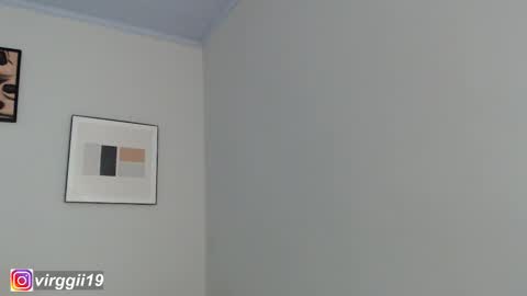 missvirggii online show from November 28, 10:45 pm