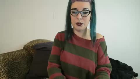 Snapshot of missy_dee chatting on December 3, 8:05 am Missy Dee online show from December 3, 8:05 am