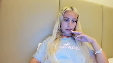 Snapshot of missy_matrix chatting on November 25, 5:24 pm Missy matrix online show from November 25, 5:24 pm