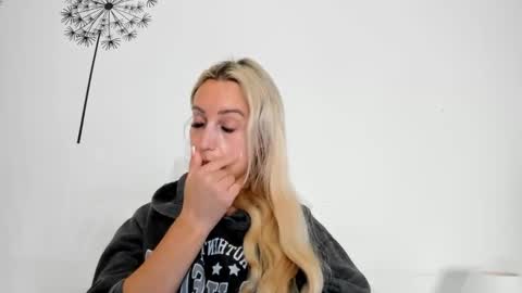 Snapshot of missy_matrix chatting on December 15, 10:30 am Missy matrix online show from December 15, 10:30 am