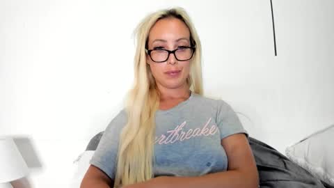 Snapshot of missy_matrix chatting on April 22, 6:42 pm Missy matrix online show from April 22, 6:42 pm