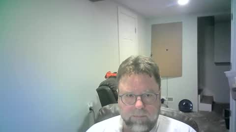 Snapshot of mister_happy567 chatting on February 18, 6:09 am Mr. Happy online show from February 18, 6:09 am