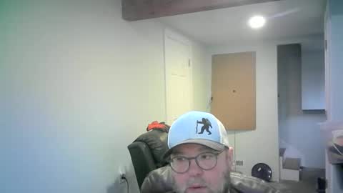 Snapshot of mister_happy567 chatting on February 22, 6:06 pm Mr. Happy online show from February 22, 6:06 pm