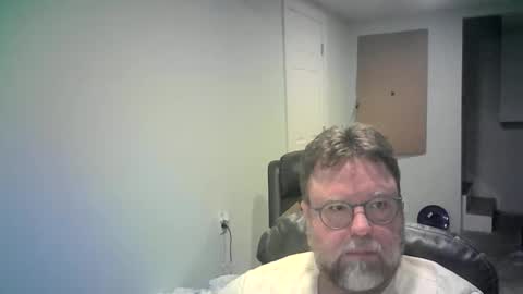 Snapshot of mister_happy567 chatting on February 28, 3:07 am Mr. Happy online show from February 28, 3:07 am
