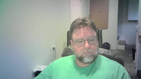 Snapshot of mister_happy567 chatting on March 1, 1:07 am Mr. Happy online show from March 1, 1:07 am