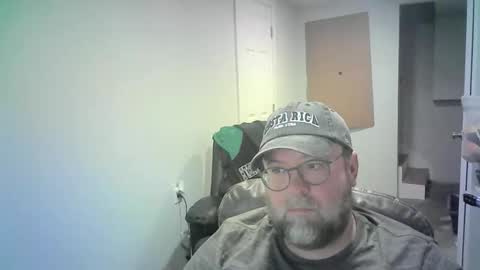 Snapshot of mister_happy567 chatting on March 6, 6:21 am Mr. Happy online show from March 6, 6:21 am