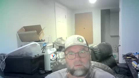Snapshot of mister_happy567 chatting on March 24, 4:50 am Mr. Happy online show from March 24, 4:50 am