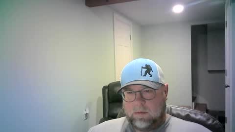 Snapshot of mister_happy567 chatting on July 8, 6:29 am Mr. Happy online show from July 8, 6:29 am