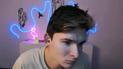 Snapshot of mister_vice chatting on December 17, 12:27 am mister_vice online show from December 17, 12:27 am