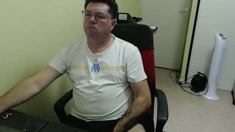 Snapshot of mistercoeur1 chatting on October 14, 8:42 pm mistercoeur online show from October 14, 8:42 pm