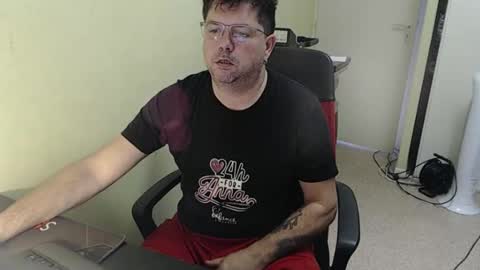 Snapshot of mistercoeur1 chatting on October 25, 8:11 am mistercoeur online show from October 25, 8:11 am