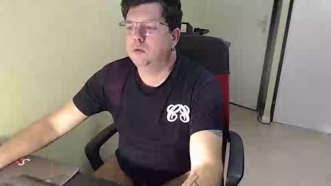 Snapshot of mistercoeur1 chatting on December 4, 4:16 pm mistercoeur online show from December 4, 4:16 pm