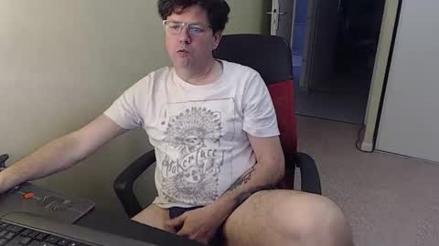 Snapshot of mistercoeur1 chatting on March 14, 8:42 am mistercoeur online show from March 14, 8:42 am