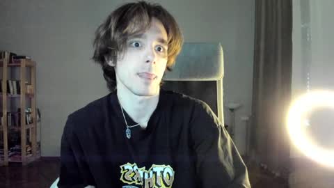 Snapshot of misterhult chatting on December 4, 8:23 am My name is Anton Bogatyrev online show from December 4, 8:23 am