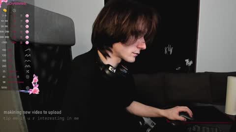 Snapshot of misterhult chatting on February 6, 2:37 pm My name is Anton Bogatyrev online show from February 6, 2:37 pm