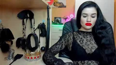 Snapshot of mistress_kristi chatting on April 5, 7:22 pm Mistress Kristi online show from April 5, 7:22 pm