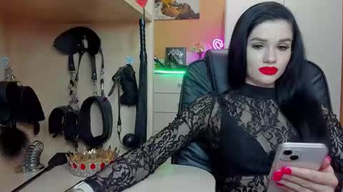 Snapshot of mistress_kristi chatting on April 20, 7:04 pm Mistress Kristi online show from April 20, 7:04 pm