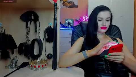 Snapshot of mistress_kristi chatting on June 25, 8:13 pm Mistress Kristi online show from June 25, 8:13 pm