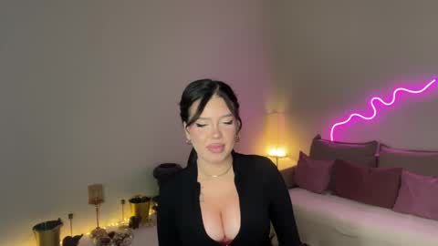 Mia online show from May 16, 7:34 pm