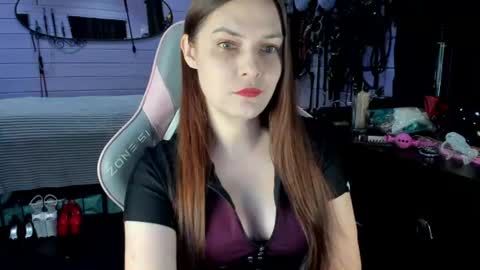 Snapshot of mistress_priest chatting on June 13, 7:01 pm Dirty Priest and Ivi online show from June 13, 7:01 pm