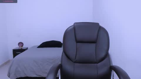 Snapshot of mistress_zafirah chatting on February 9, 12:25 am Mistress online show from February 9, 12:25 am