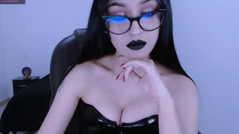Snapshot of mistress_zafirah chatting on March 14, 1:01 am Mistress online show from March 14, 1:01 am