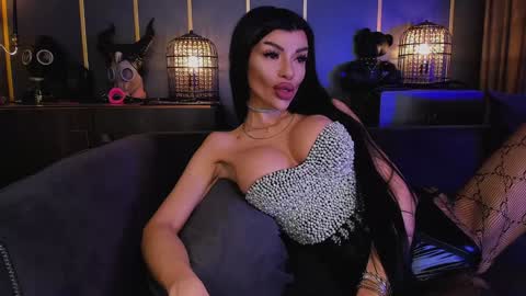 Snapshot of mistresselenia chatting on December 7, 1:29 pm Elenia online show from December 7, 1:29 pm